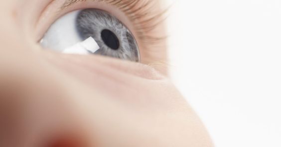 A pressão ocular alta caracteriza o glaucoma.